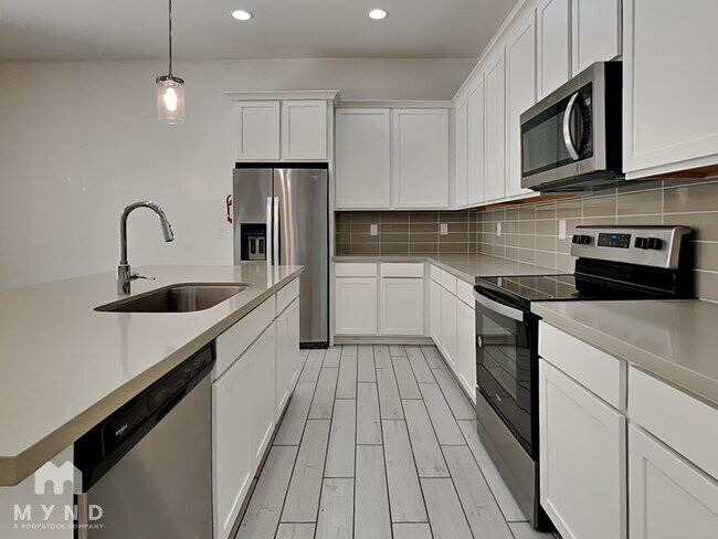 Photo - 901 S Smith Rd