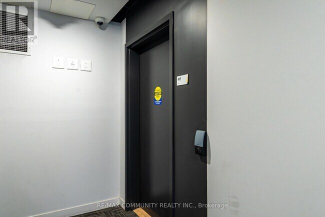 Photo - 1800 Simcoe St N Unité 417