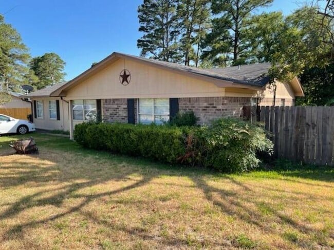 Photo - 10556 Rolling Pines Dr House