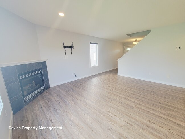 Photo - 17348-17348 8 Ave SW