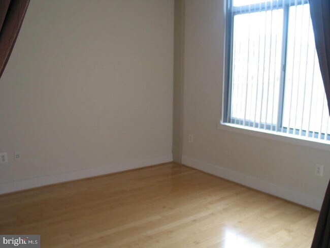 Photo - 520 John Carlyle St Unidad 310