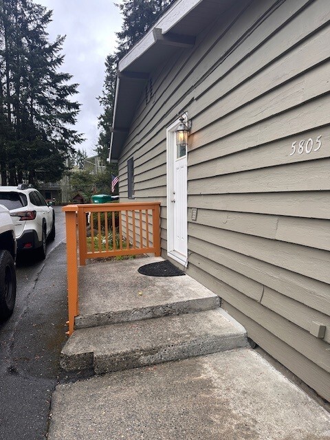 Building Photo - 5805 202nd St SW Unit 5805