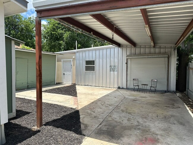 Photo - 2-BEDROOM *ALL UTILITIES INCLUDED*