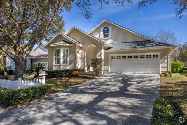 Building Photo - 3/2 Beautiful home on Meadowbrook Golf Course