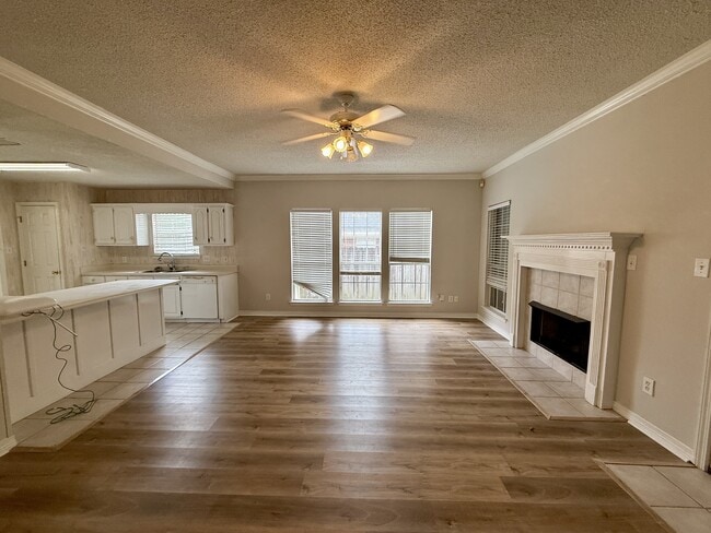 Photo - 854 Louise Ave