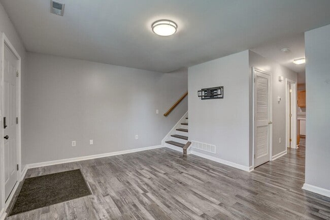 Photo - 809 Isabella St
