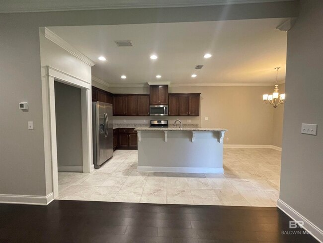 Photo - 253 Hawthorne Cir