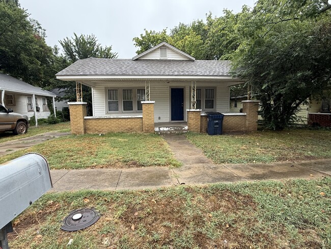 Photo - 207 S Center St