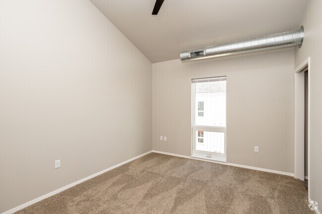 2BR, 2BA - 870SF - Primary Bedroom