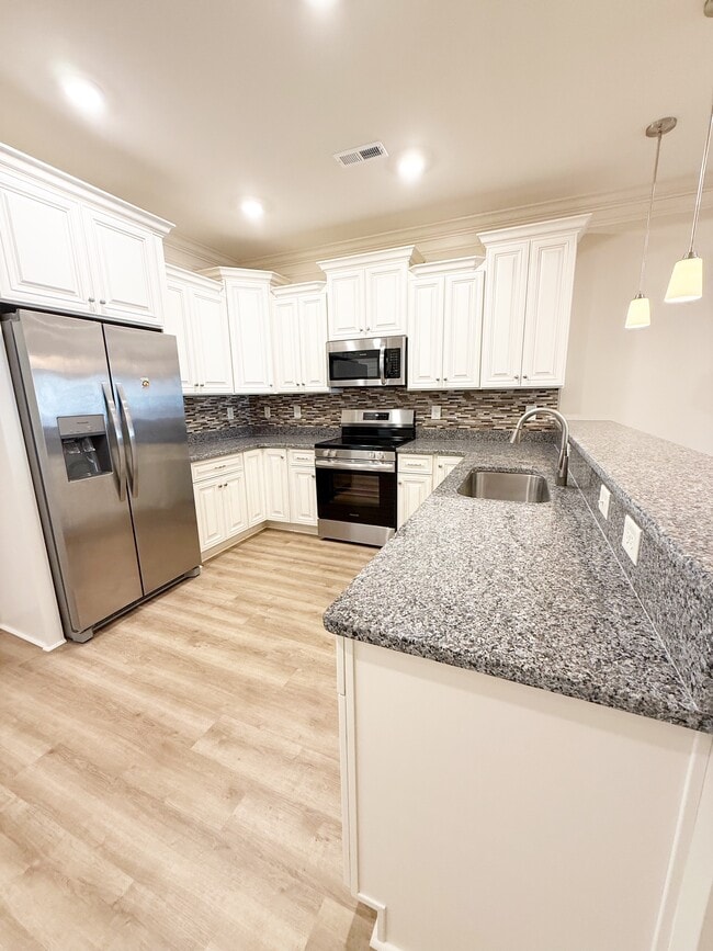 Photo - 128 Hallandale Ln