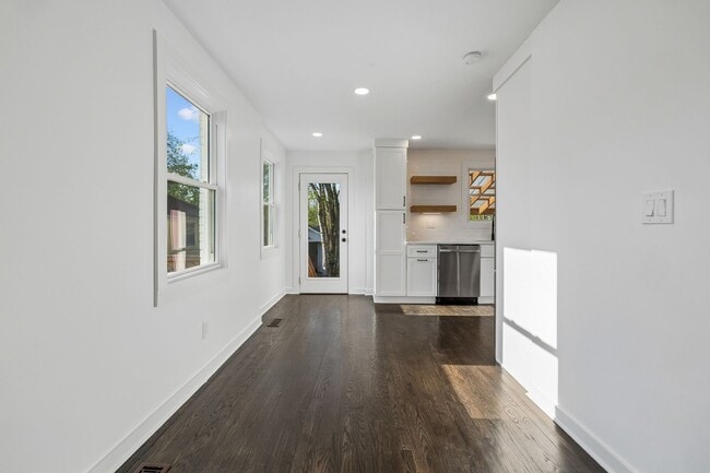 Photo - 902 Broadmoor Dr