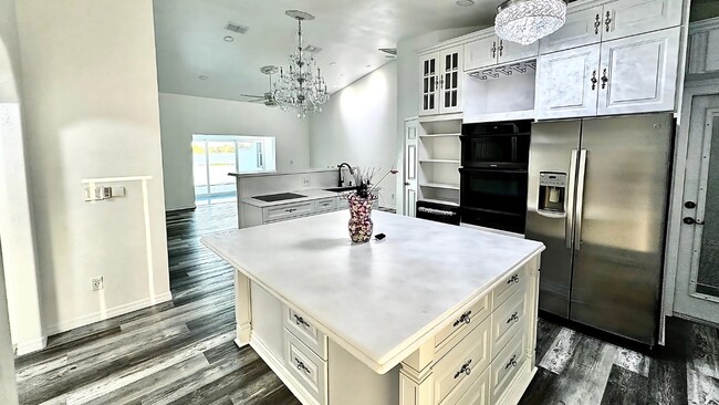 Photo - 546 SE 5th Ave