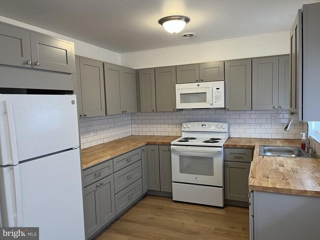 Building Photo - 134 Buckingham Dr Rental