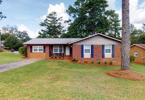 Building Photo - 1115 Eisenhower Dr Rental
