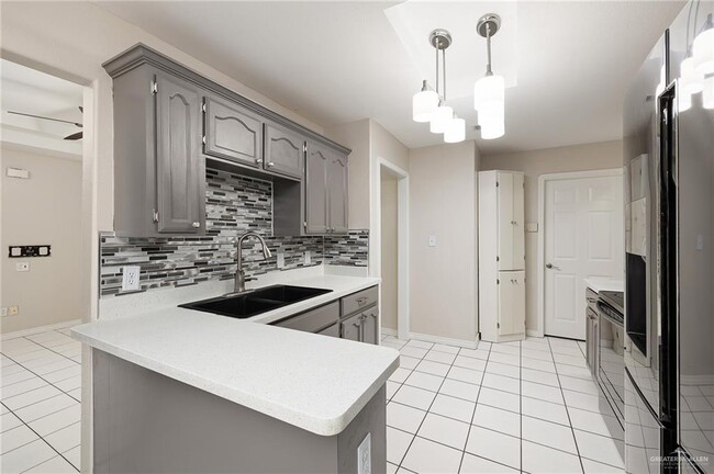 Photo - 13 Umbrellabird Ave