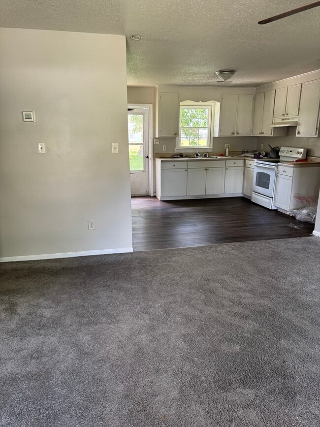 Building Photo - 806 S Massey St Rental