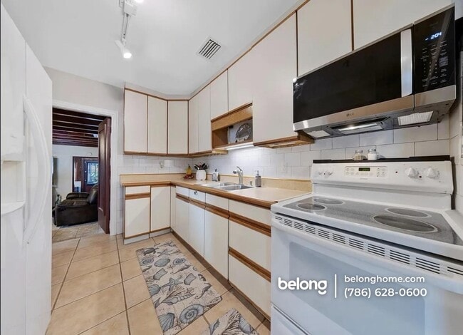 Photo - 237 SW 20th St