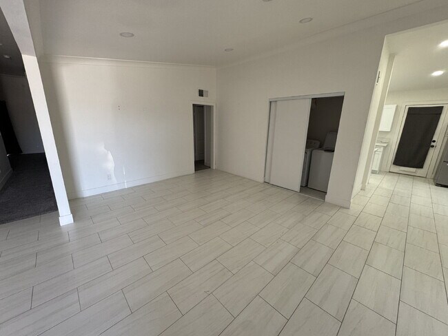 Photo - 150 Metropolitan Dr