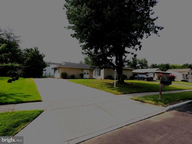 Photo - 436 Suffolk Dr
