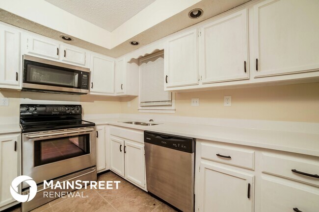 Photo - 2834 Lanthorn Dr