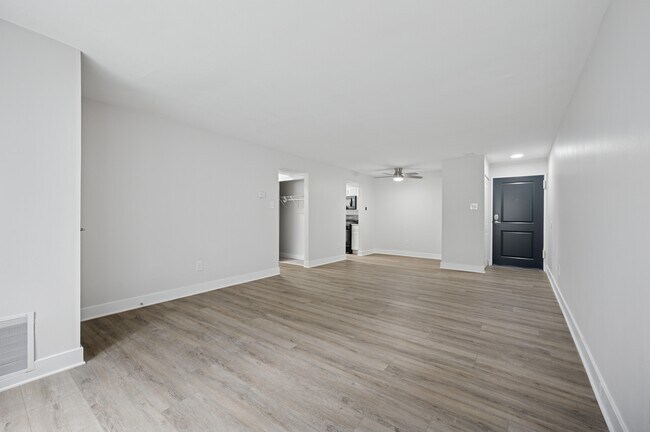 Photo - 7400 Roosevelt