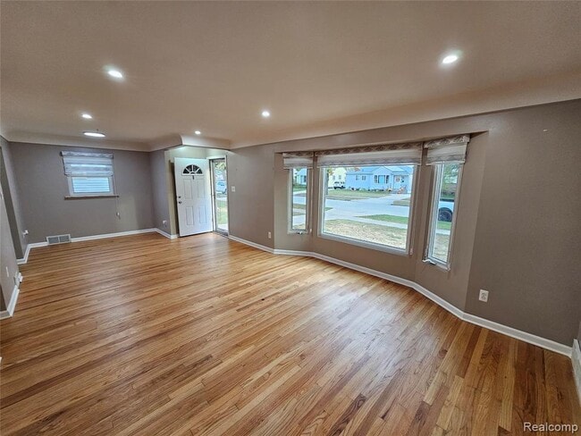 Photo - 29624 Rosslyn Ave