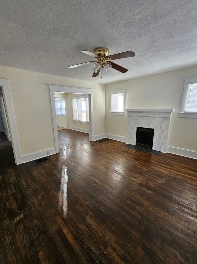 1012 Holton Pl