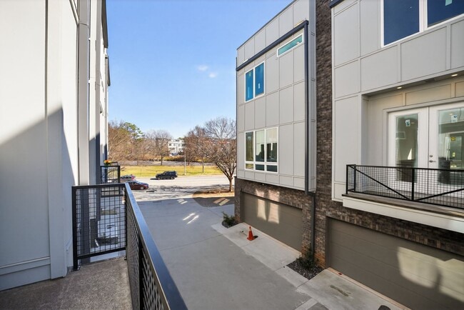 Building Photo - 241 Maynard Ter SE Unit 16