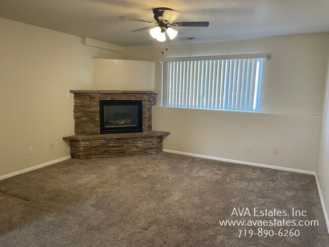 Photo - 689 E Laporte Dr