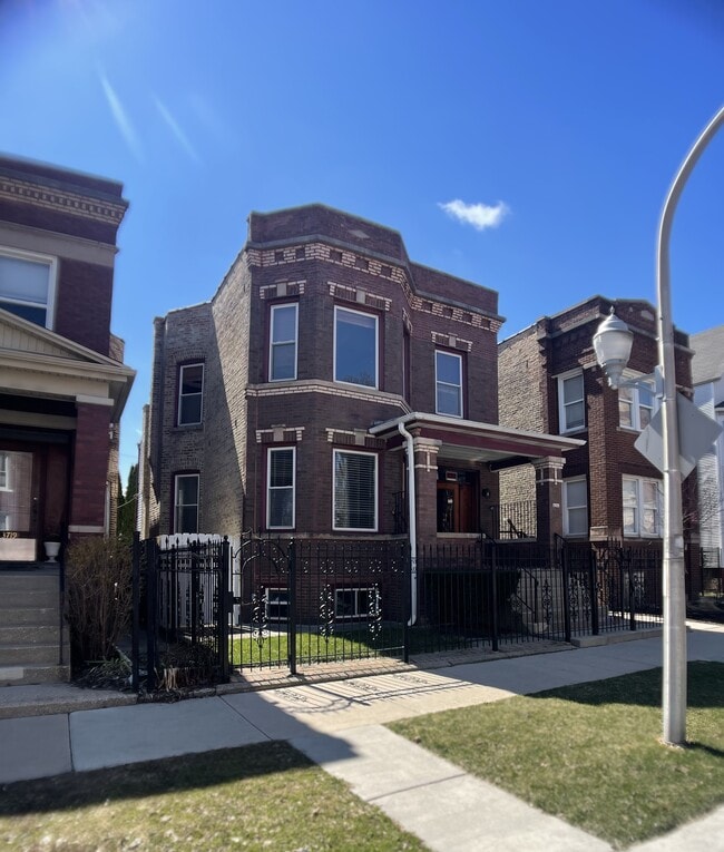 Photo - 3721 W Belden Ave Unit 1