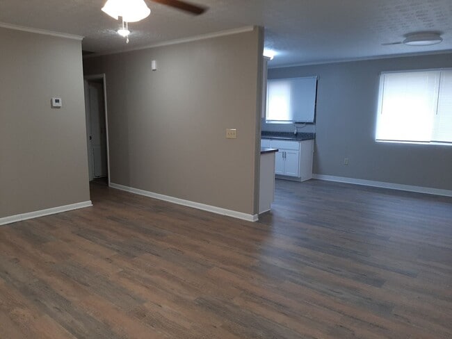 Photo - Totally Updated! New kitchen! 2 Living Areas! Kickapoo School District! $1,295