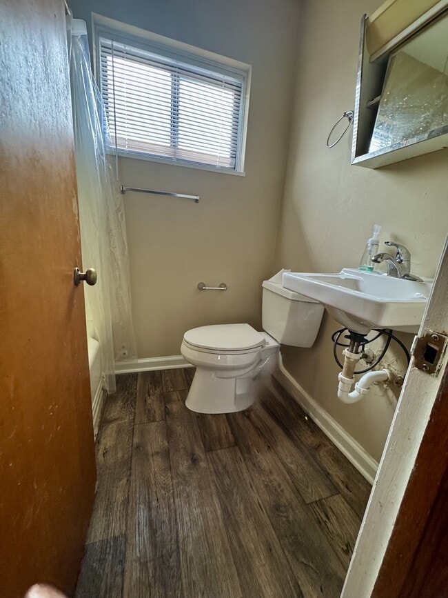 Photo - 327 1/2 2nd Ave