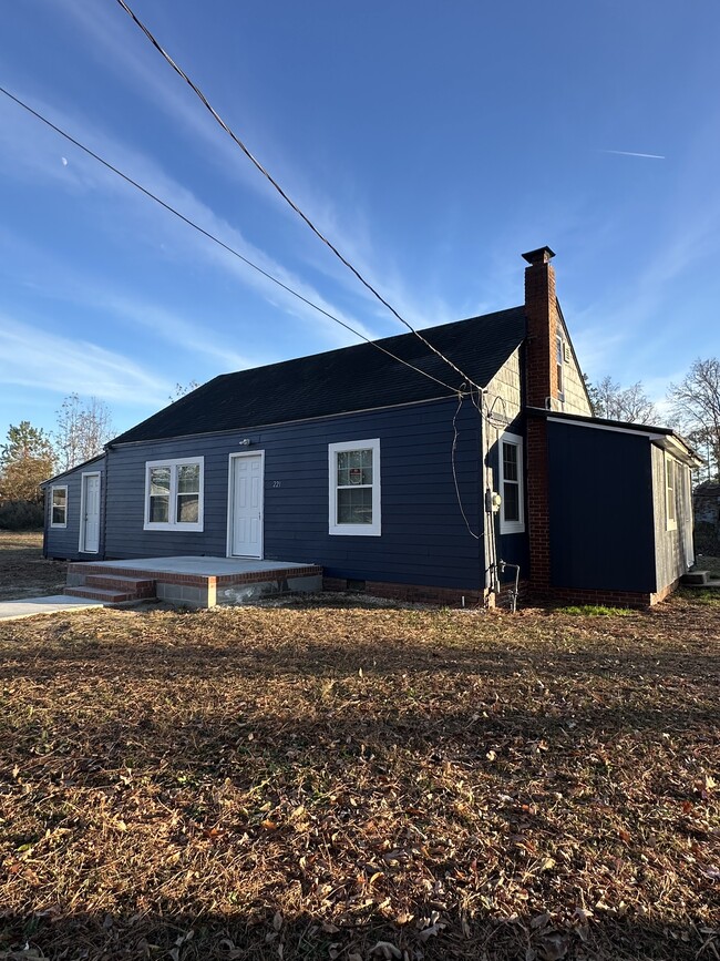 Building Photo - 221 Adamsville Ct