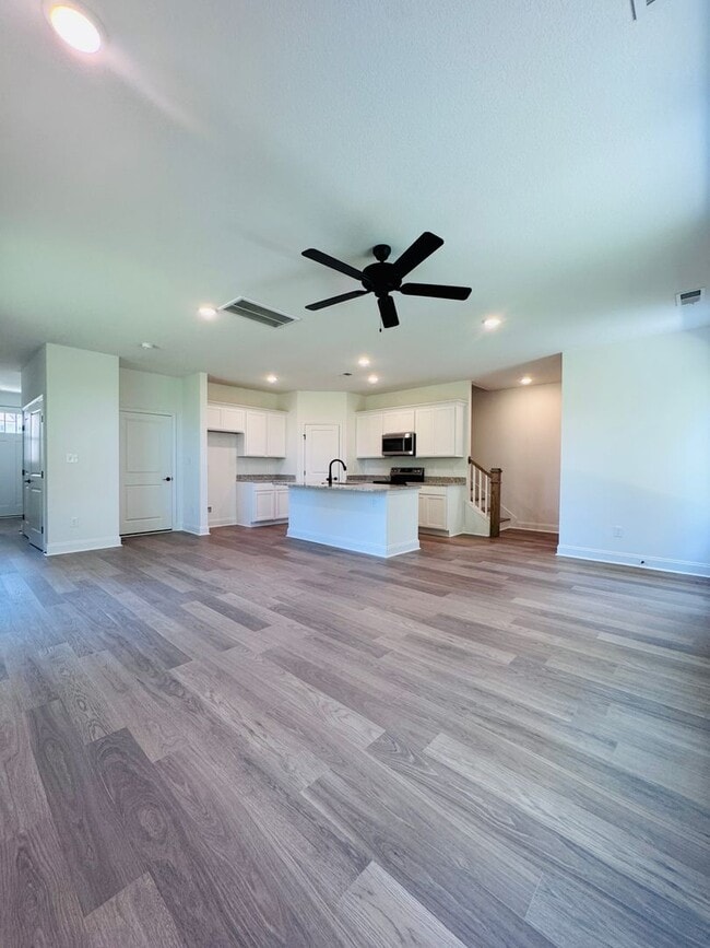 1827 Bennett Vlg Dr
