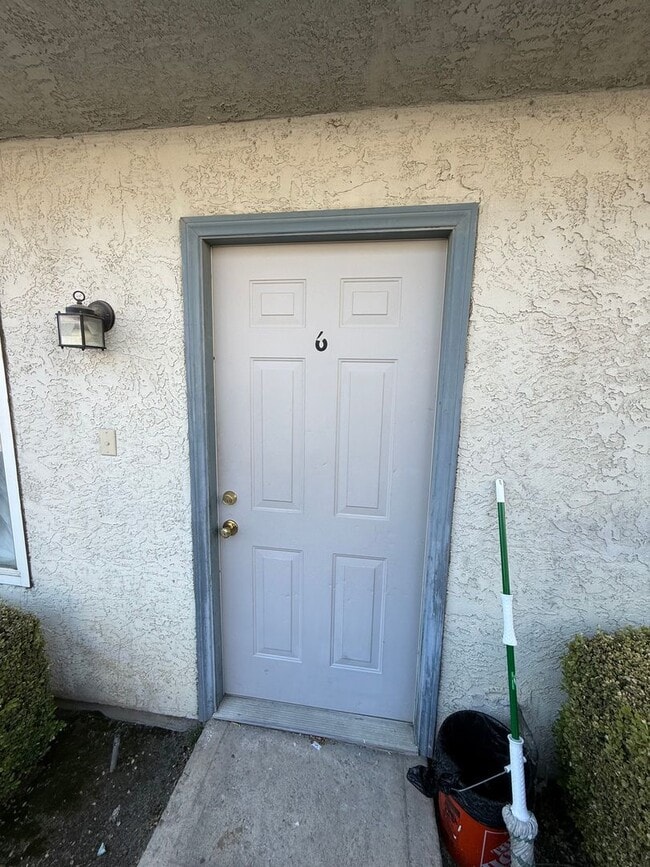 Building Photo - 128 White Ln Unit 128 White Lane #6