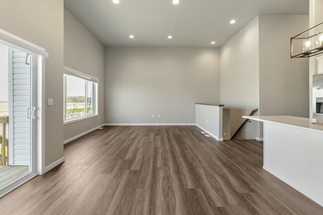 Photo - 756 United Dr