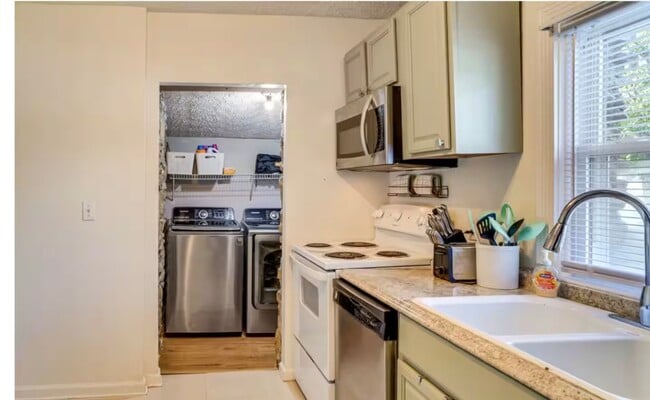 Photo - 524 Green Ln