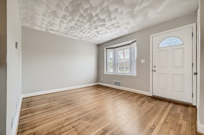 Building Photo - 916 Middlesex Rd Rental