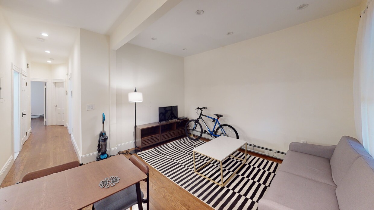 Photo - Private bedroom in 3 bed/1 bath Home