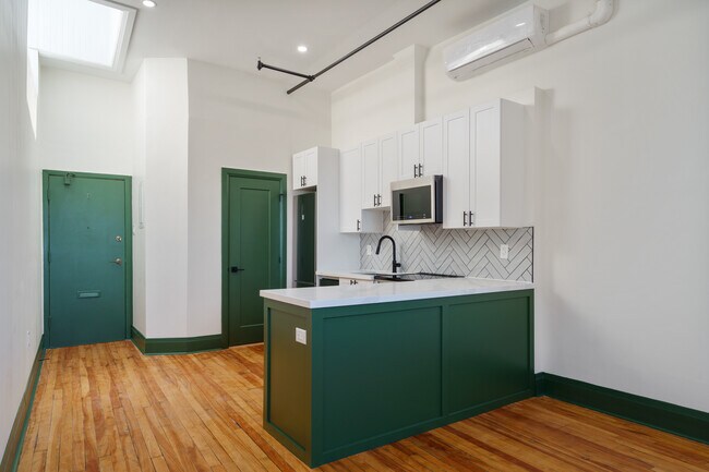 Photo - 72 James St N Unit 407