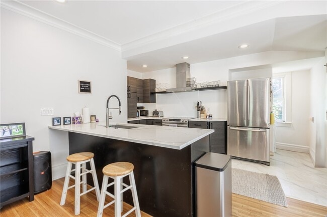 Photo - 256 Oxford St