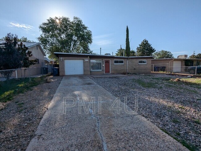 Photo - 2900 Parsifal St NE House