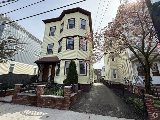 Building Photo - 9 Rossmore St Unit 1 Rental
