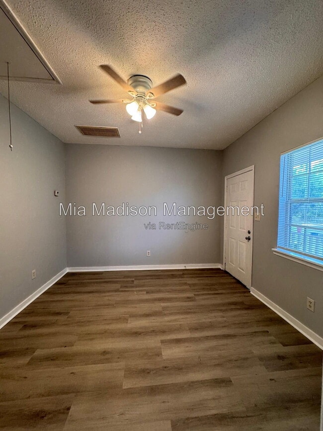 Photo - 1423 Richards St