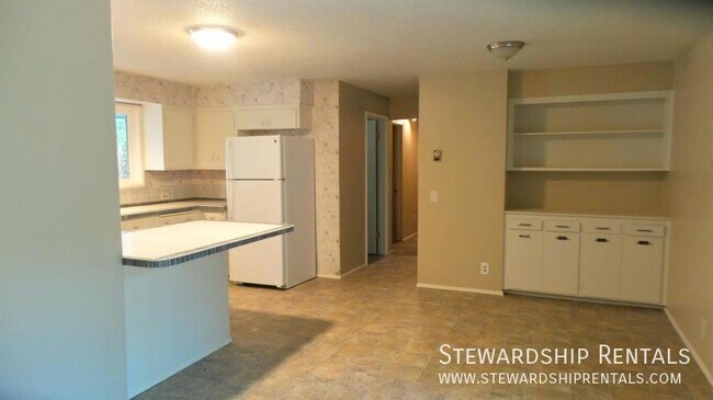 Photo - 1275 E 30th Ave