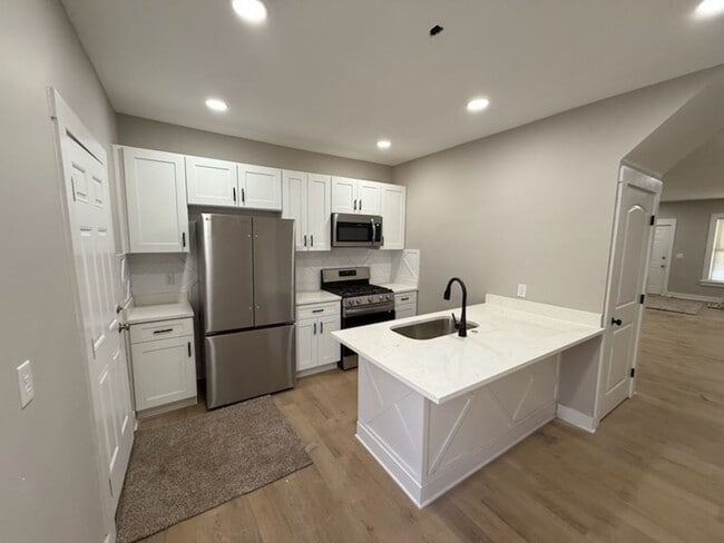 Photo - 1378-1380 Hamlet (Park) Unit 1378 Hamlet