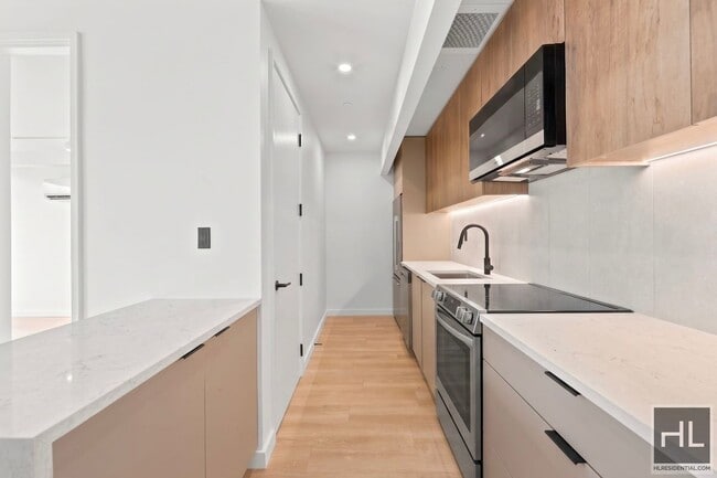 4 AVENUE