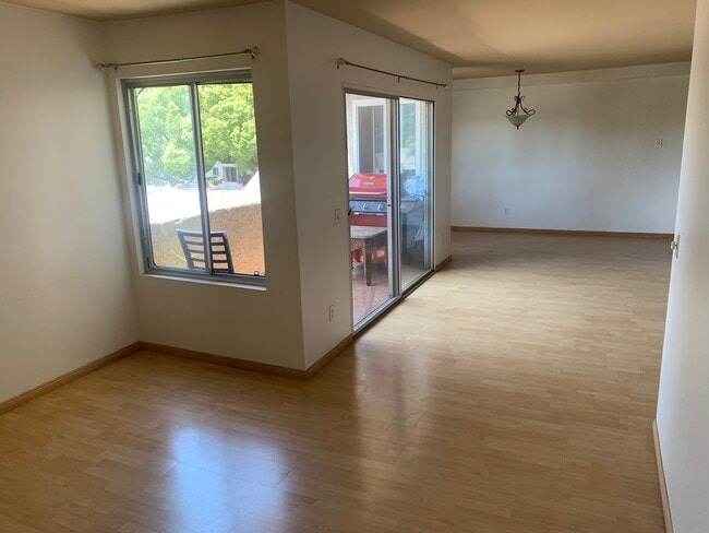 Balcony - 1422 Rock Glen Ave Unit 207