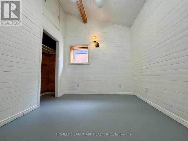 Photo - 1138 Woodbine Ave