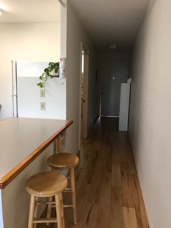 Kitchen and hallway - 1011 Prospect St Unit 307